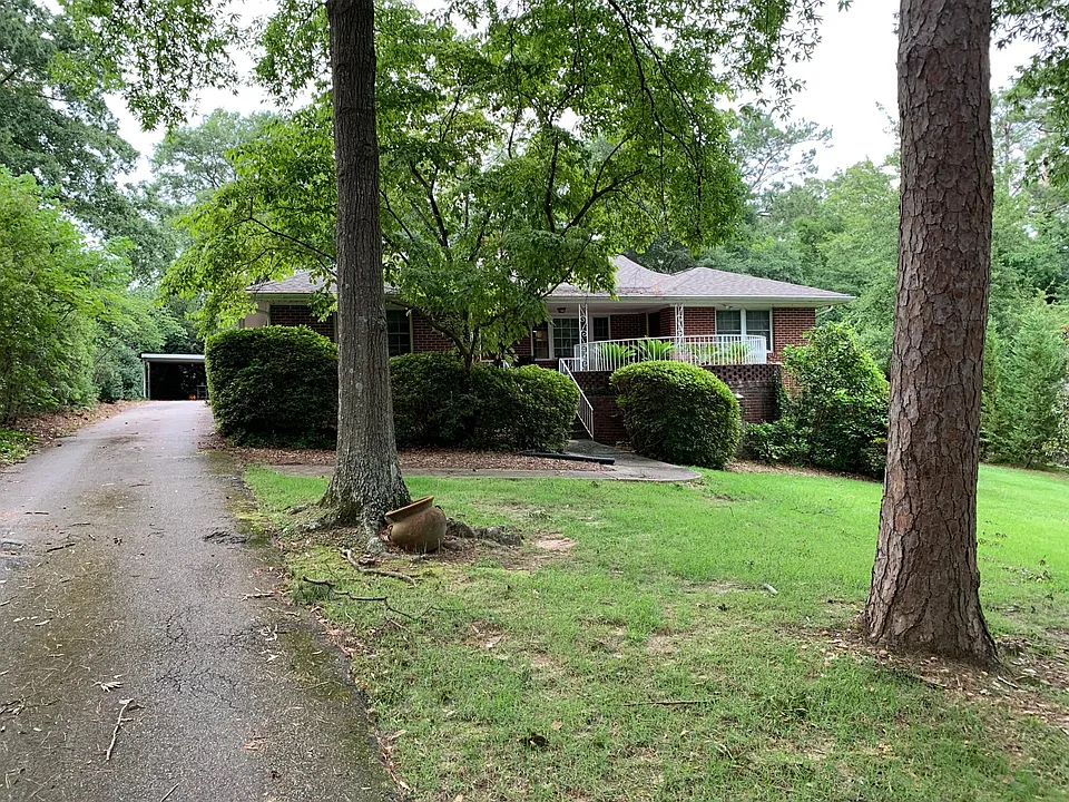 620 Riverhill Cir