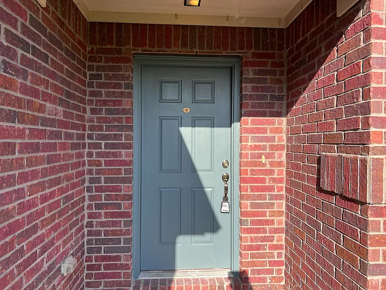 706 Cedar Cove Dr — Photo 2
