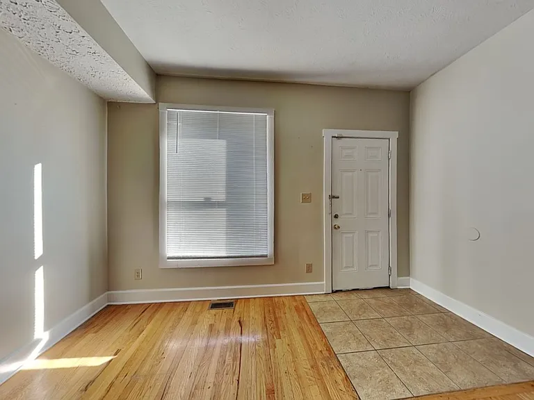 1365 Indianola Ave — Photo 3