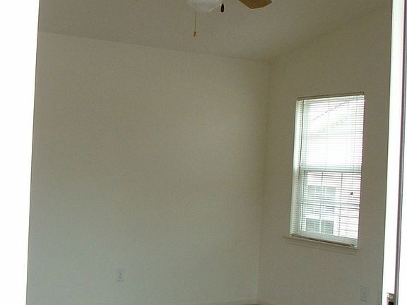 3rd image of 158 Springwood Ln
