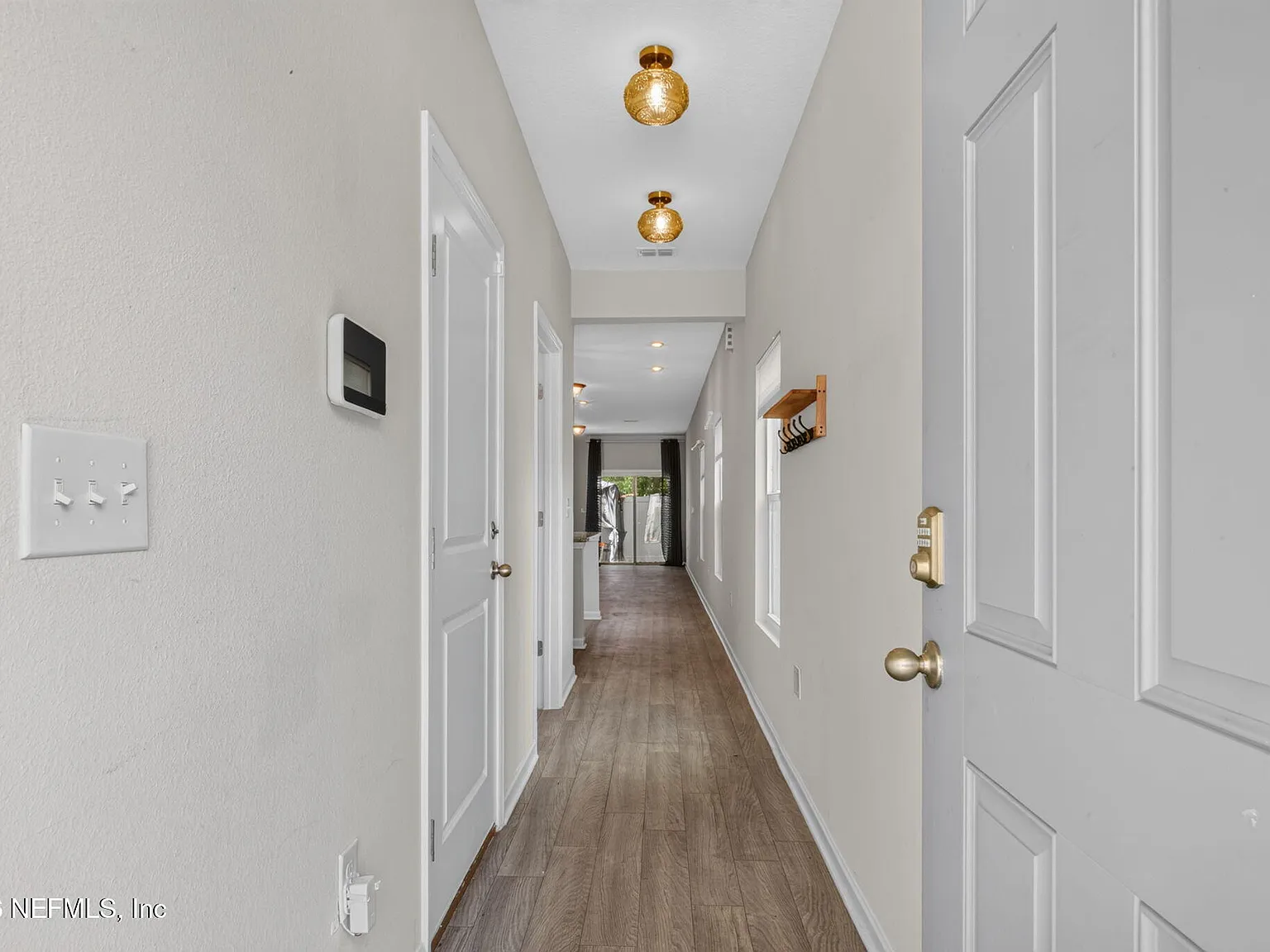 3 bed, 2.5 bath, 1599 sqft, $2,000 — Photo 4