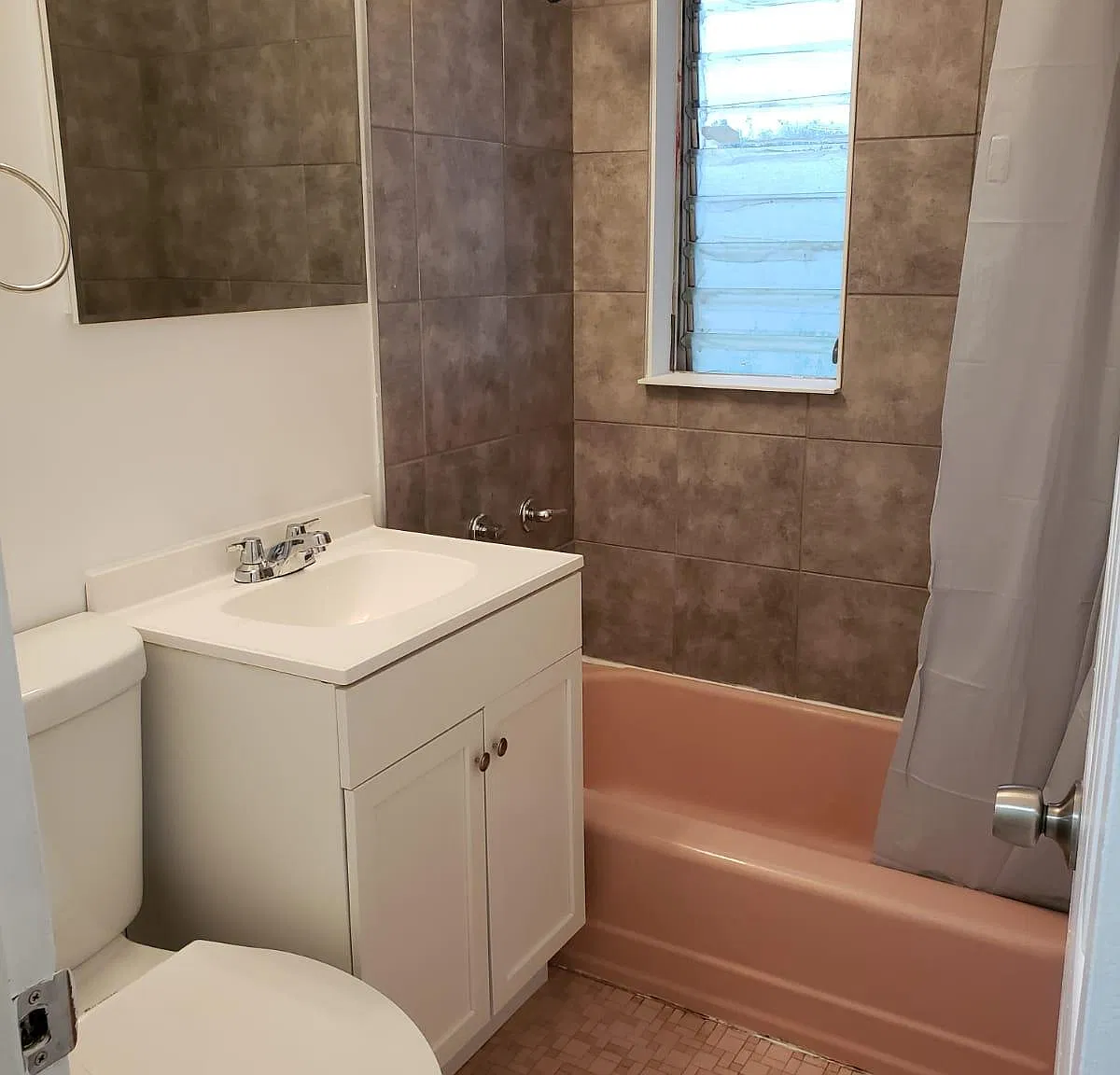 3 bed, 1000 sqft, $1,400 — Photo 3