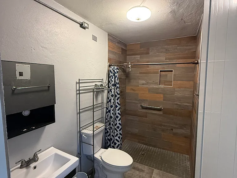123 Belt Apartment — Photo 4
