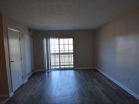 3rd image of 926 Ohio Pike APT 412