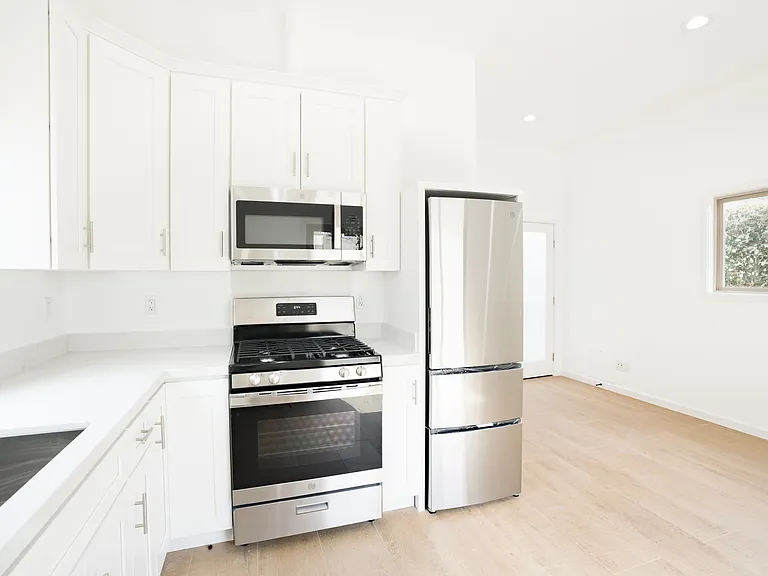 8330 Lilienthal Ave #8334 — Photo 23