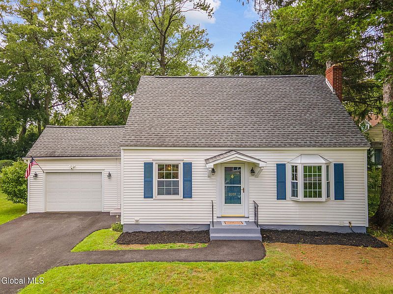 2nd image of 2039 Balltown Road
