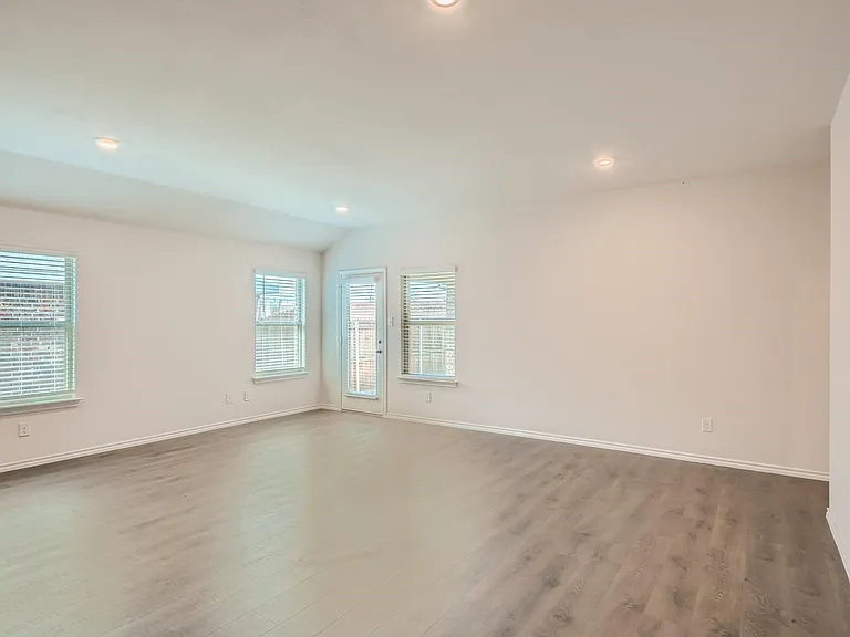 2310 Hankinson Ln — Photo 4