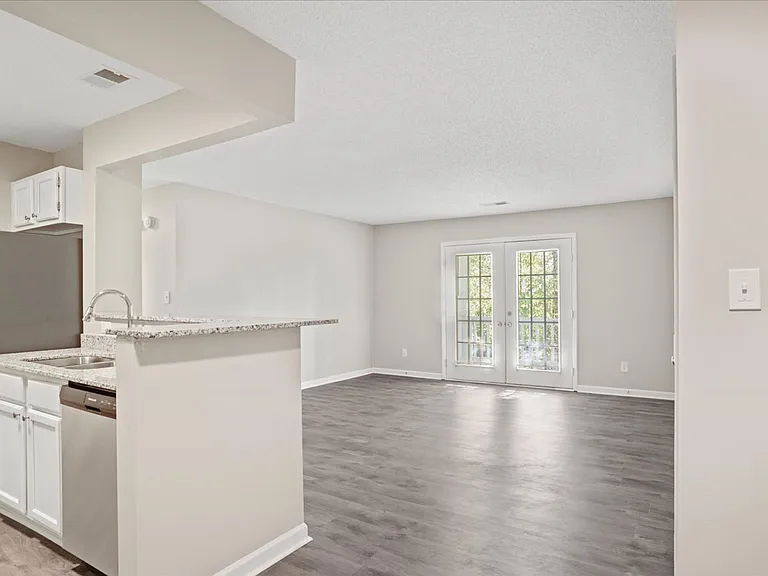 Briarwood Apartments — Photo 9