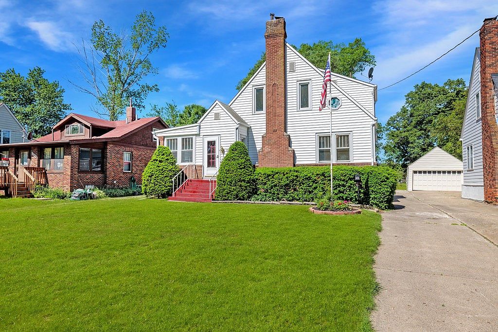 1624 48th St, Des Moines, IA 50310 Zillow
