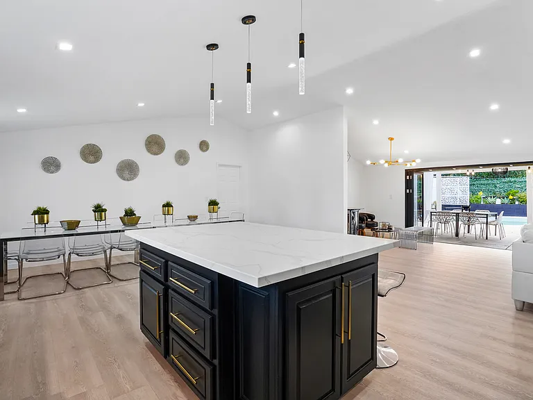 390 Bedford Pl — Photo 10