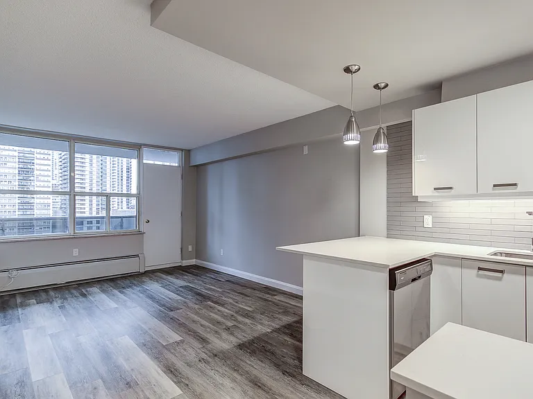 88 Erskine Ave — Photo 37