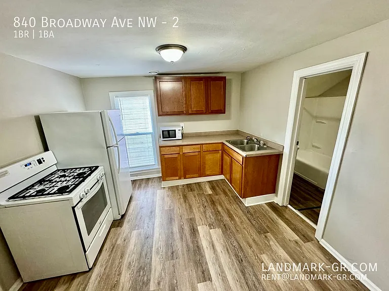 840 Broadway Ave NW #2 — Photo 8