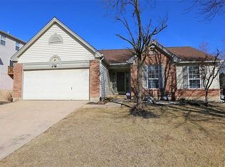 2806 Barrett Pines Ln, Ballwin, MO 63021