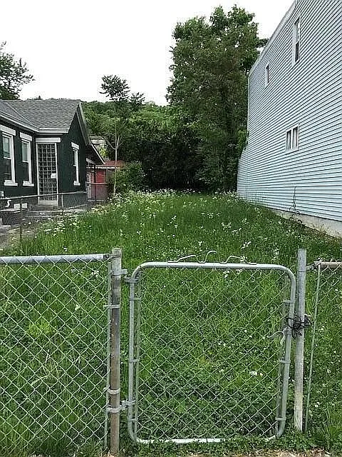 2105 Howell St photo 1