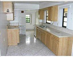 3rd image of 819 NW 29th Ct
