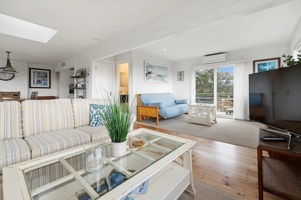 Ditch Plains Beach House with Oceanview — Photo 4