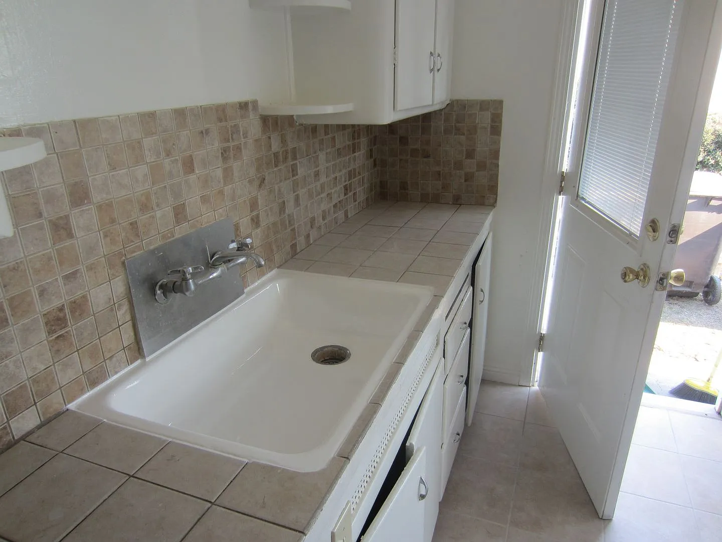 1319-1325 E Phillips St (RR) — Photo 3