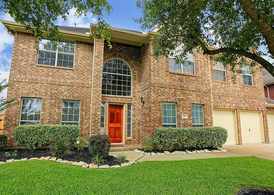1st image of 301 Willow Pointe Dr