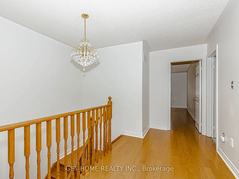 147 Foxchase Ave W — Photo 24