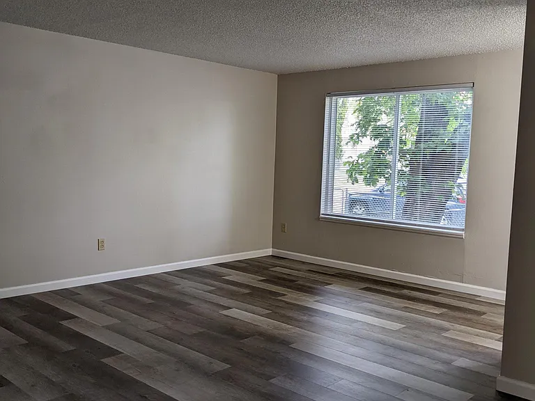 1218 E Nora Ave — Photo 5