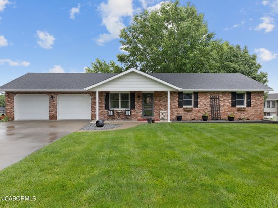 109 N Linnwood Dr, Linn, MO 65051