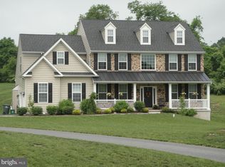 2620 Long Ridge Dr, Hellertown, PA 18055