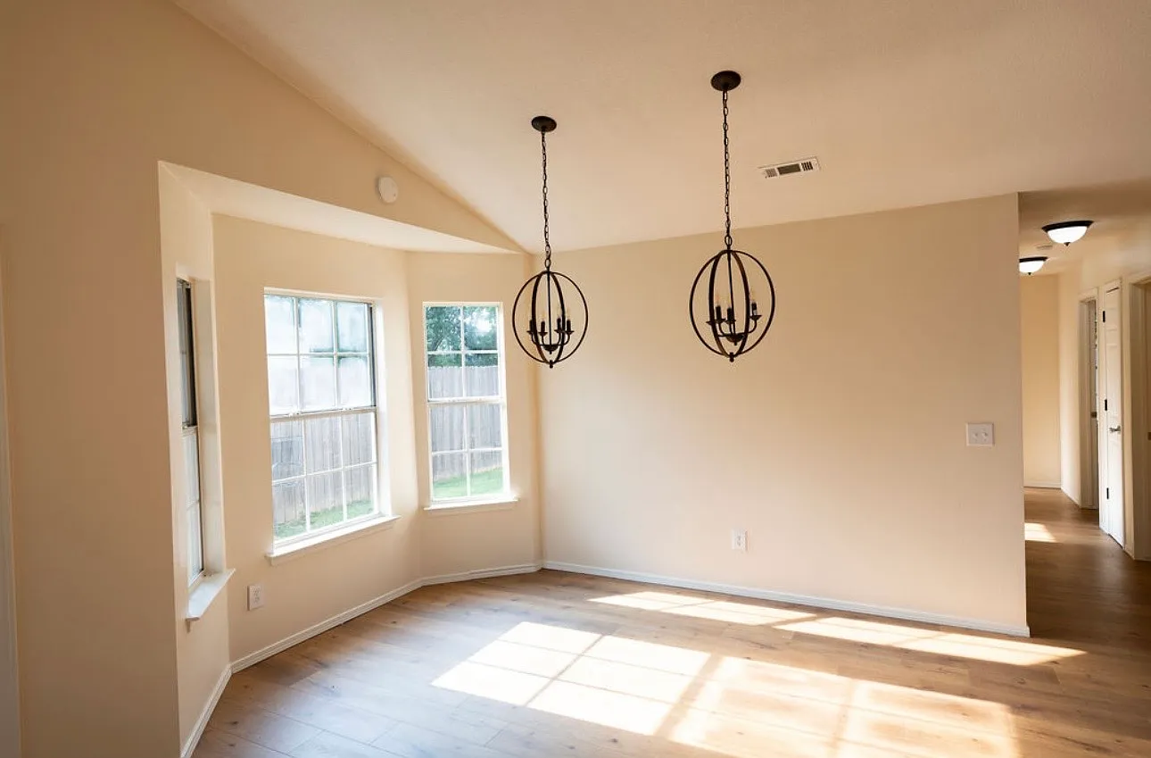 3 bed, 1004 sqft, $1,755 — Photo 3