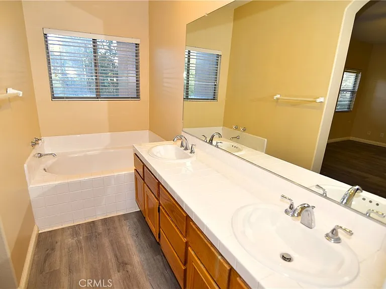 2090 Villa Del Lago Dr #B — Photo 13