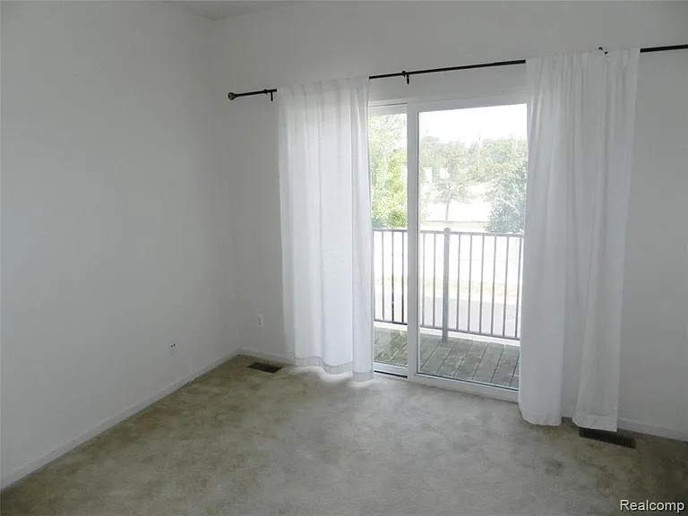 41576 Hamlet Ln — Photo 9