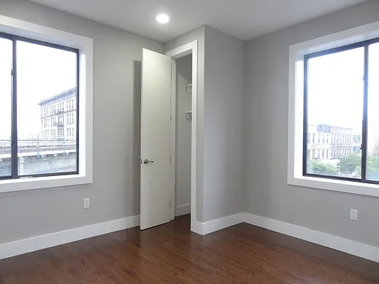 Rented by Miron Realty Group | media 29