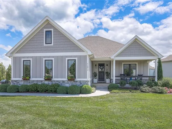 11017 S Palisade St, Olathe, KS 66061