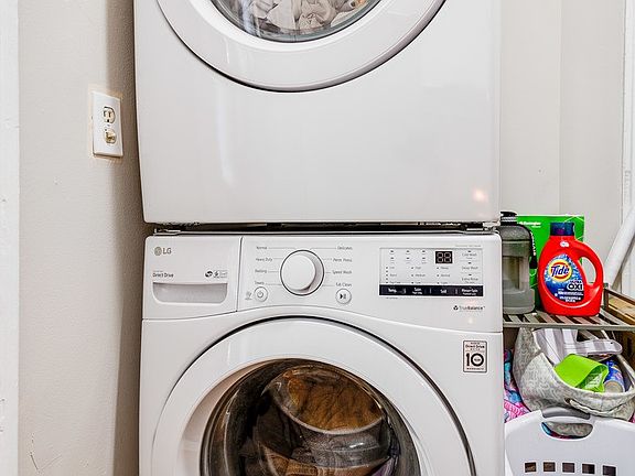 4th image of 3554 N Wilton Ave #2