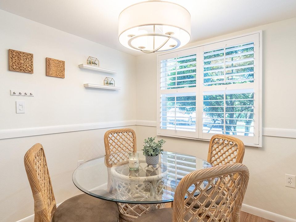 Breakfast nook