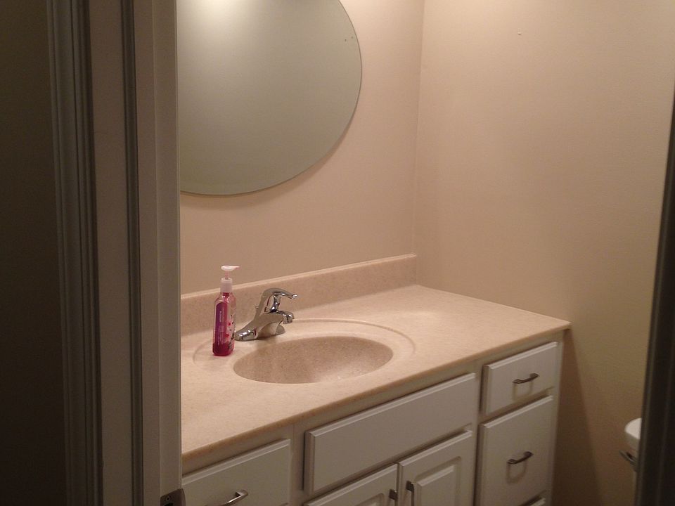First floor 1/2 bath