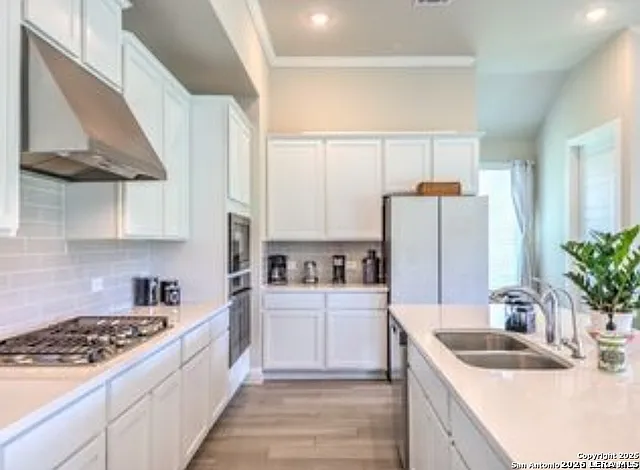 4 bed, 2.5 bath, 2251 sqft, $2,599 — Photo 2