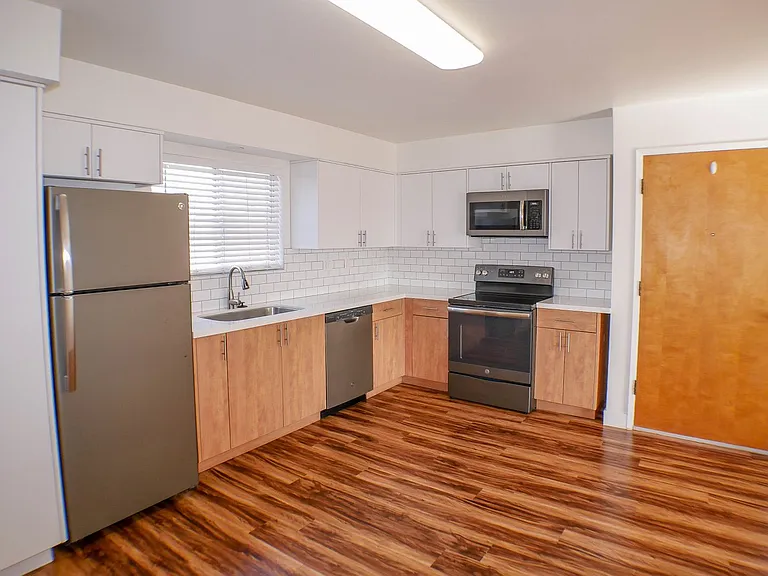228 Twin Oaks Ave — Photo 8