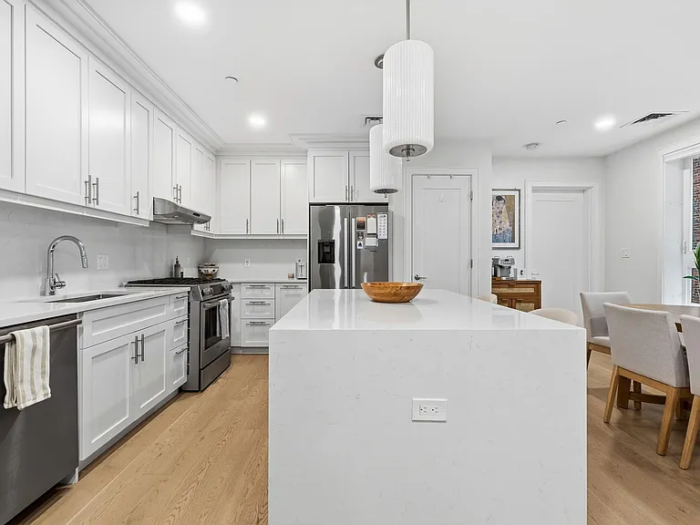 301 Border St #302 — Photo 8