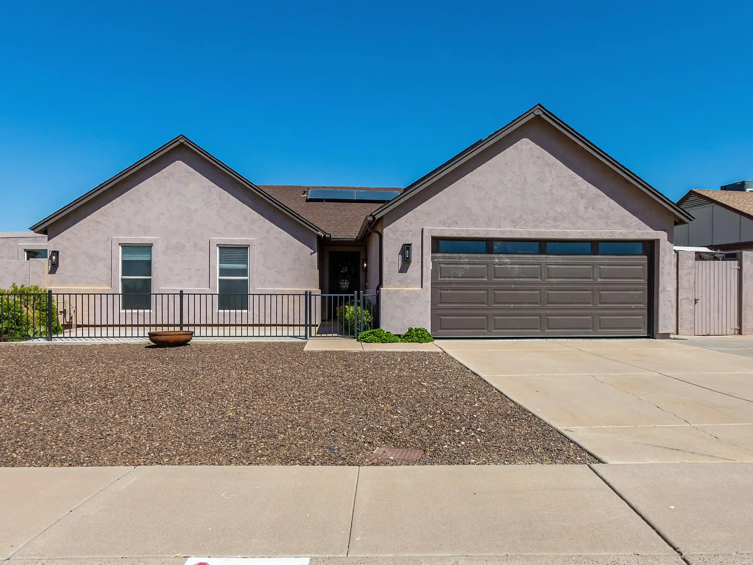 3 bed, 2000 sqft, $2,695 — Photo 2