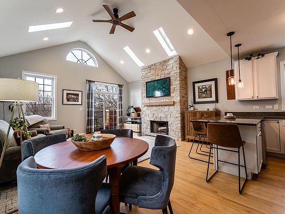 4th image of 3005 N Damen Ave #3