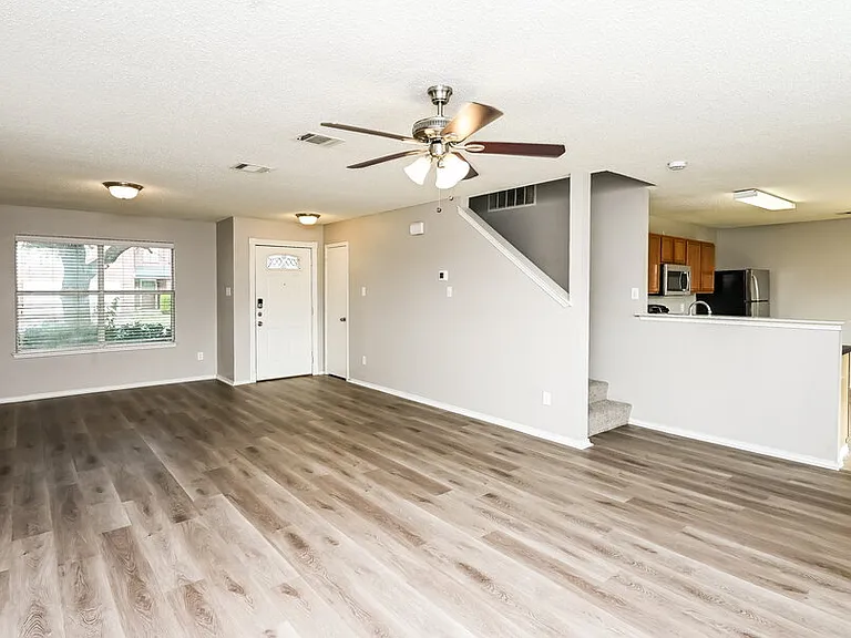 949 Canary Dr — Photo 5