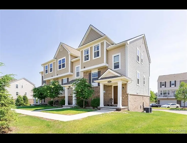 4585 Bradley Cir — Photo 1