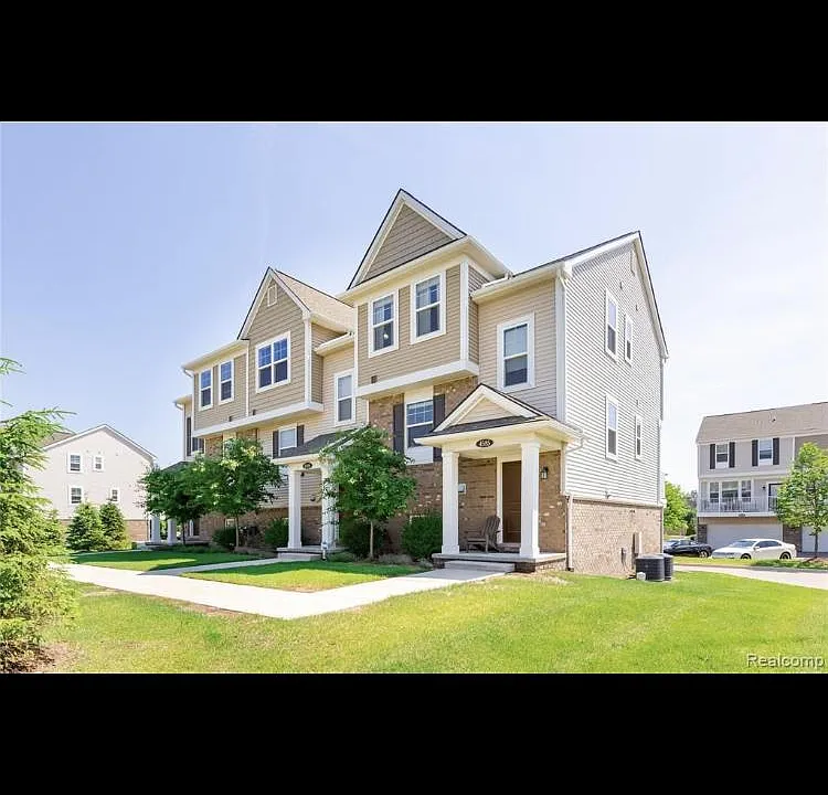 4585 Bradley Cir