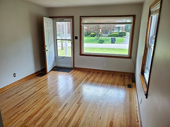 5th image of 3007 Louisa Ave