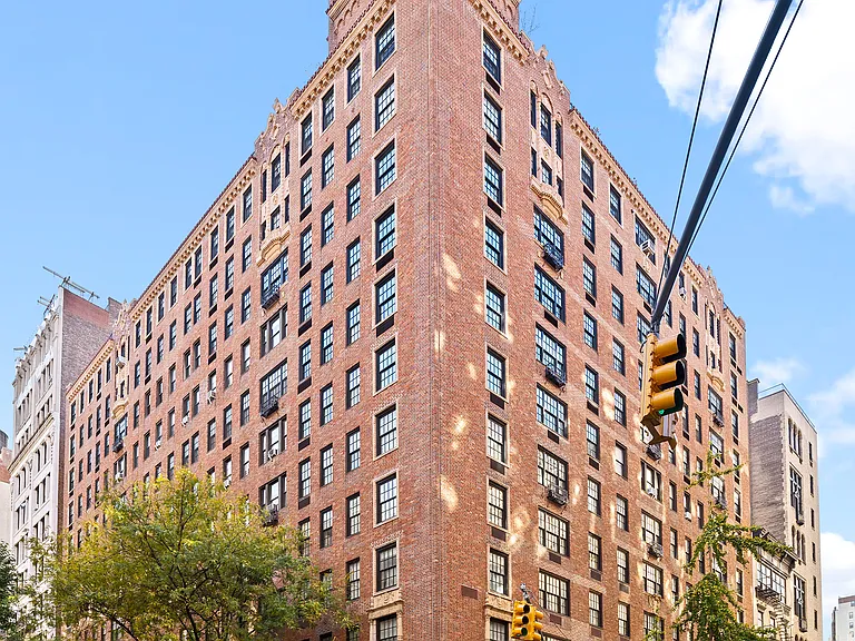 28 E 10th St #10B — Photo 17