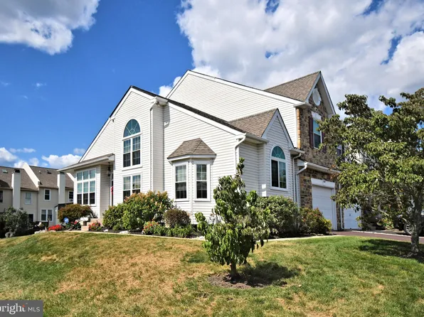 578 Harrington Ct, Harleysville, PA 19438