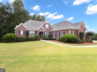 5655 Toccoa Dr, Douglasville, GA 30135