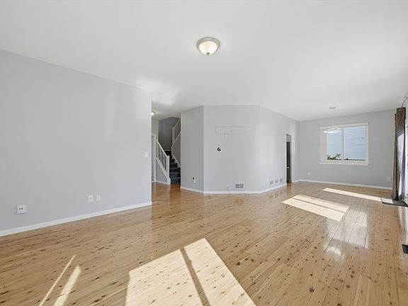 2nd image of 1912 Redwood Ln