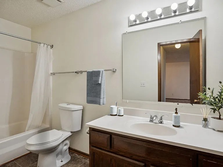 One Bedroom A - 1 Bed / 1 Bath - 700 Sq.Ft.