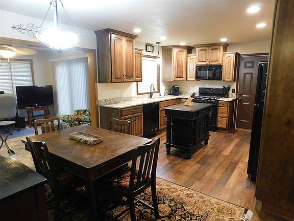 3rd image of 261 Northridge Dr