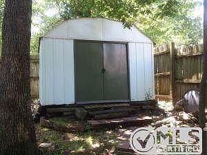 Metal shed- Freshly painted!